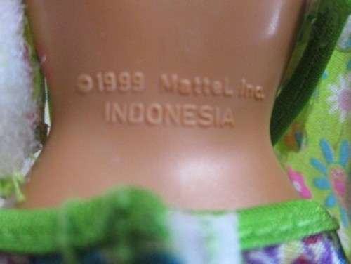 PRETTY DARK HAIRED MATTEL BARBIE DOLL WITH FLAT FEET