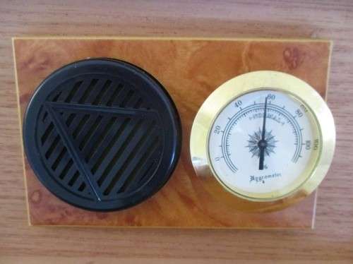 CIGAR HUMIDOR WITH HYGROMETER