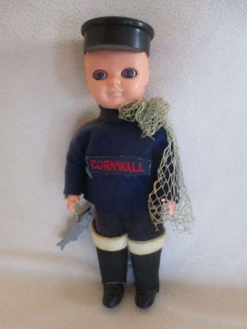 A SMALL  VINTAGE ROSEBUD, ENGLAND DOLL - CORNWALL FISHERMAN IN ORIGINAL OUTFIT WITH FISH AND NET