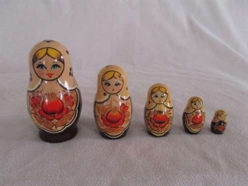 SET OF FIVE SMALL VINTAGE RUSSIAN HAND PAINTED NESTING DOLLS TO ADD TO YOUR COLLECTION