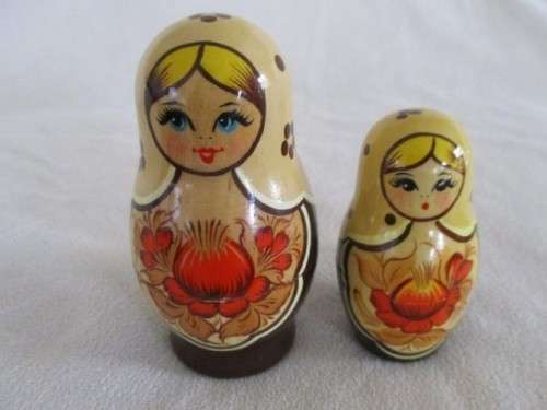 SET OF FIVE SMALL VINTAGE RUSSIAN HAND PAINTED NESTING DOLLS TO ADD TO YOUR COLLECTION