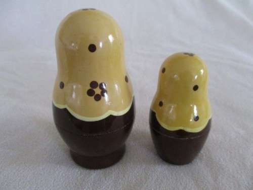 SET OF FIVE SMALL VINTAGE RUSSIAN HAND PAINTED NESTING DOLLS TO ADD TO YOUR COLLECTION