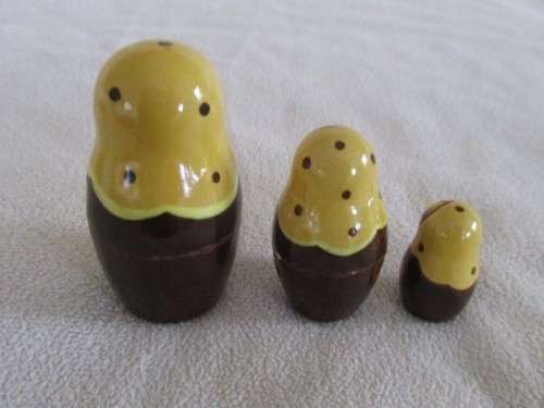 SET OF FIVE SMALL VINTAGE RUSSIAN HAND PAINTED NESTING DOLLS TO ADD TO YOUR COLLECTION