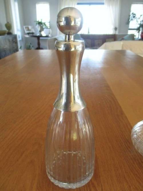 A BEAUTIFUL VINTAGE PRESSED GLASS VANITY SET FOR YOUR DRESSING TABLE (DISREGARD REFLECTIONS)