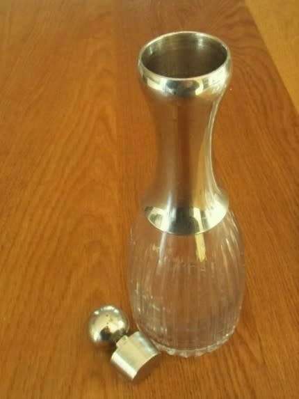 A BEAUTIFUL VINTAGE PRESSED GLASS VANITY SET FOR YOUR DRESSING TABLE (DISREGARD REFLECTIONS)