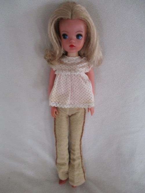 A VINTAGE 1970's SINDY DOLL IN VINTAGE/ ORIGINAL? OUTFIT -  MADE IN HONG KONG