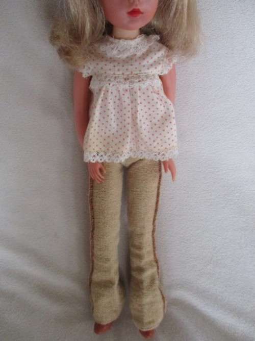 A VINTAGE 1970's SINDY DOLL IN VINTAGE/ ORIGINAL? OUTFIT -  MADE IN HONG KONG