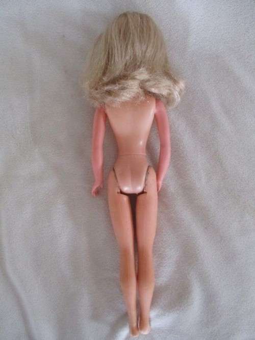 A VINTAGE 1970's SINDY DOLL IN VINTAGE/ ORIGINAL? OUTFIT -  MADE IN HONG KONG