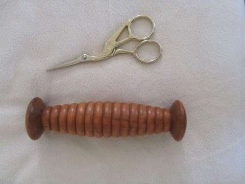 VINTAGE WOODEN YARN WINDER/SPOOL AND VERY SHARP CRANE SHAPED SMALL SEWING SCISSORS