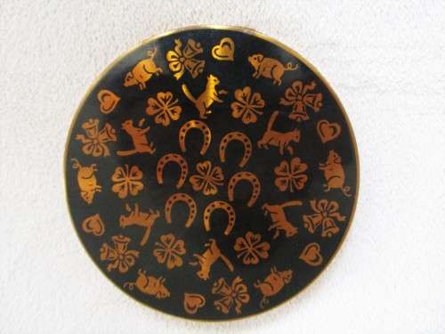 RARE AND UNIQUE - VINTAGE BRITISH  MASCOT POWDER COMPACT ADORNED WITH LUCKY SYMBOLS