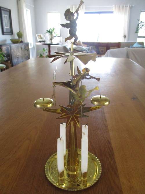 CHRISTMAS NOSTALGIA - ORIGINAL SWEDISH ANGEL CHIMES -  CAROUSEL OF SPINNING, CHIMING CHERUBS