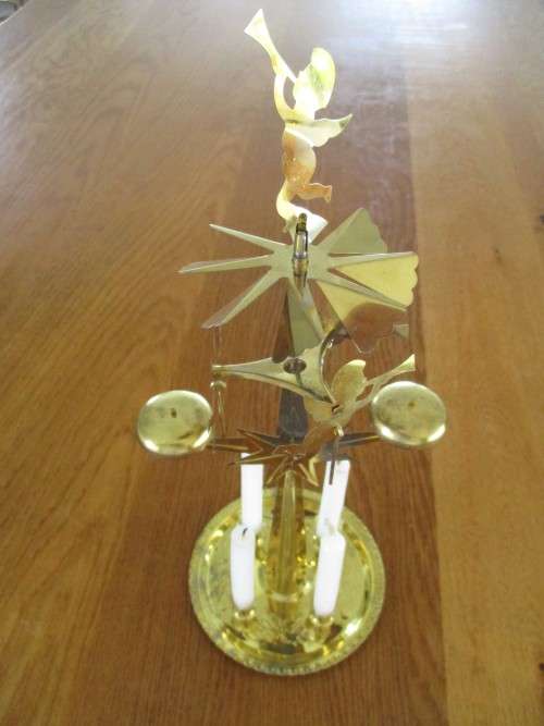 CHRISTMAS NOSTALGIA - ORIGINAL SWEDISH ANGEL CHIMES -  CAROUSEL OF SPINNING, CHIMING CHERUBS