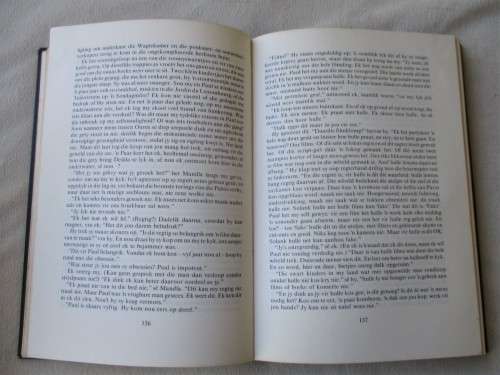 HARDEBAND BOEK MET STOFJAS - DIE MUUR VAN DIE PES DEUR ANDRE P. BRINK