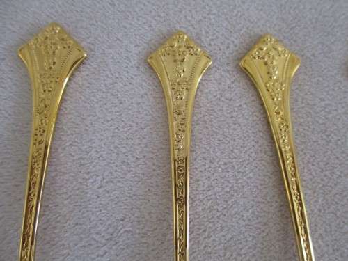 6  EETRITE FLEUR 24KT GOLD PLATED ROYAL ALBERT TEASPOONS -  (DISREGARD REFLECTIONS - BOXED AS NEW)