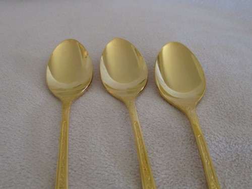 6  EETRITE FLEUR 24KT GOLD PLATED ROYAL ALBERT TEASPOONS -  (DISREGARD REFLECTIONS - BOXED AS NEW)