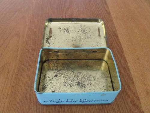 AN OLD JOHAN PLAYERS NAVY CUT CIGARETTE TIN