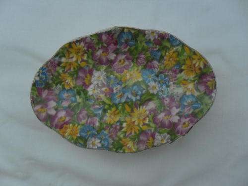 Beautiful little Royal Winton dish