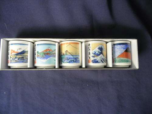LOVELY SET OF 5 SAKI GLASSES STILL IN ORIGINAL BOX