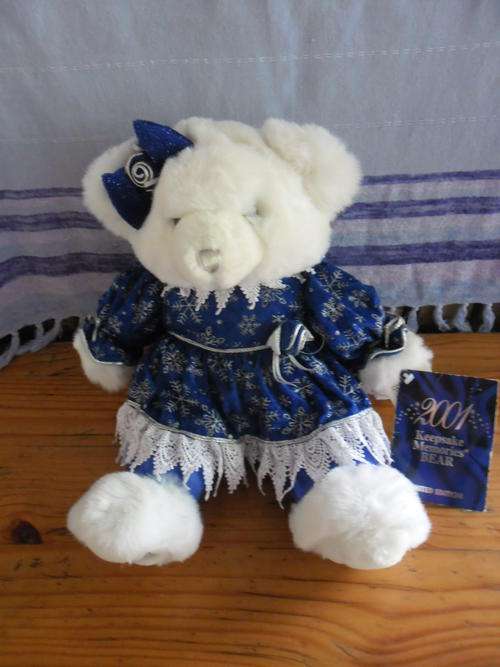 LARGE LIMITED EDITION 2001 KEEPSAKE MEMORIES BEAR BY LEE CAPOZZI WITH CERTIFICATE OF AUTHENTICITY!