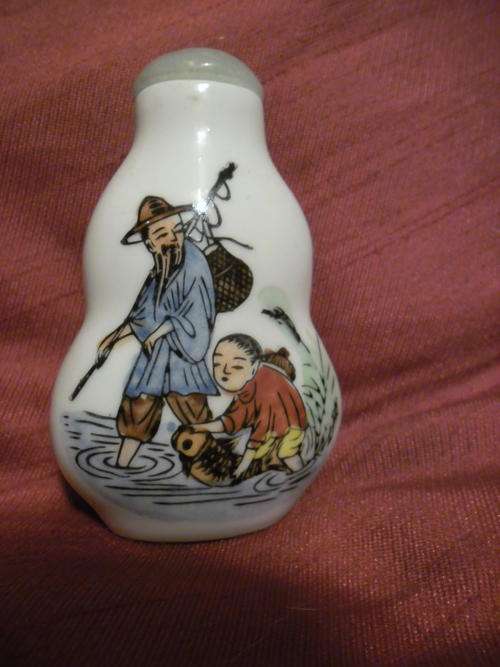 LOVELY SIGNED VINTAGE CHINESE SNUFF BOTTLE