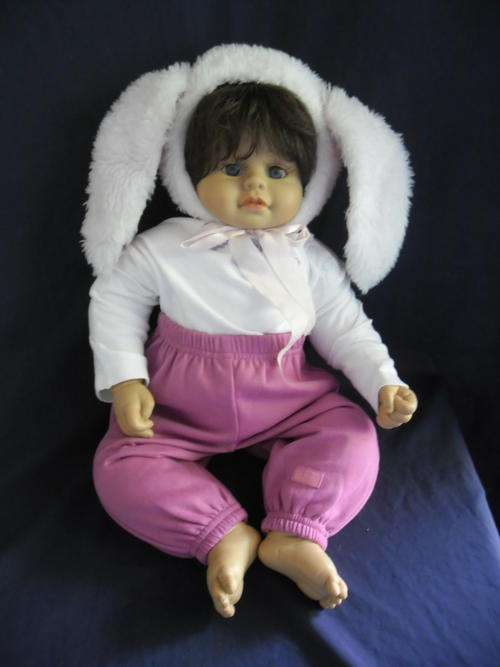 STUNNING LARGE HERITAGE MINT DOLL - 55CM