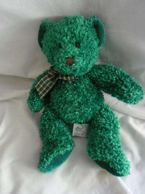 AWESOME!!! A RUSS BERRIE BEAR IN VERY GOOD CONDITION!!!!