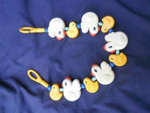 HOW SWEET IS THIS!!  VINTAGE HENS AND CHICKS  RATTLE STRING FOR BABY'S PRAM OR COT!!