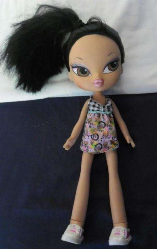 BEAUTIFUL BRATZ DOLL!! 36CM TALL!! TREAT YOUR DAUGHTER!!