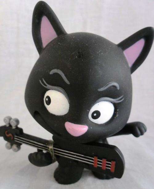 HOW'S THIS CHEEKY-FACED-GUITAR-TOTING CAT???