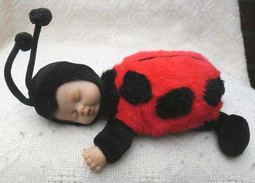 AAHHHH - SWEET LITTLE ANNE GEDDES LADYBIRD FAST ASLEEP!!!