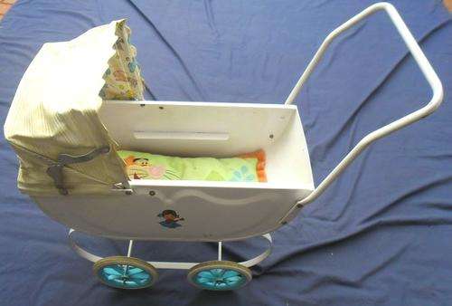 STUNNING VINTAGE METAL PRAM IN GOOD CONDITION!!!