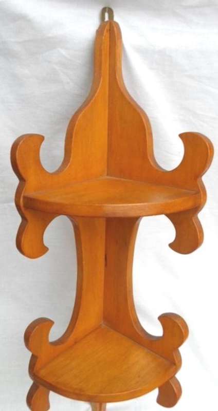 QUAINTEST ORNATE WOODEN SHELF - IDEAL FOR THAT CORNER IN THE BATHROOM!!