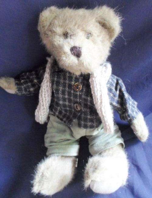STUNNING FULLY JOINTED TEDDY IN CUTE OUTFIT!! BOYDS?? (THE MALE ONE-THERE IS ALSO A FEMALE!!)
