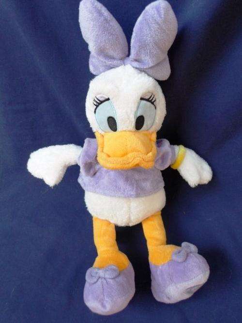 SWEET DISNEY STORE EXCLUSIVE DAISY DUCK!!
