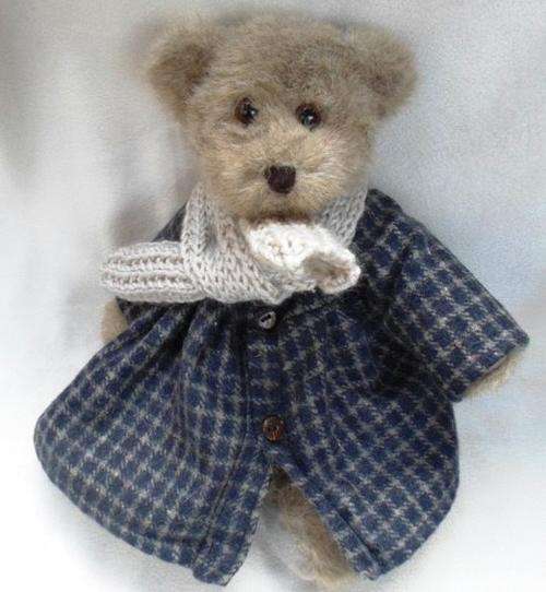 STUNNING FULLY JOINTED TEDDY IN CUTE OUTFIT!!  BOYDS?? (THE FEMALE ONE-THERE IS ALSO A MALE!!)