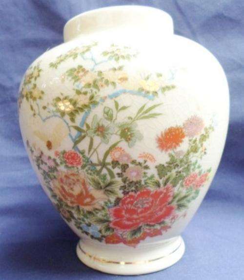 A BEAUTIFUL VINTAGE CHINESE VASE