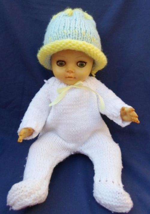 A VINTAGE AND VERY COLLECTABLE 1950's SOUTH AFRICAN PEDIGREE DOLL WITH SEPARATED TOES - RARE!!
