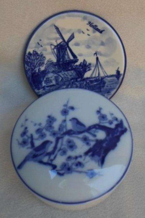 TWO LOVELY BLUE AND WHITE ITEMS - A HANDPAINTED DELFT BLUE PLAQUE AND A PORCELAIN TRINKET BOX!!