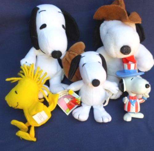 FOUR CUTE SNOOPYS AND ONE LITTLE WOODSTOCK!!