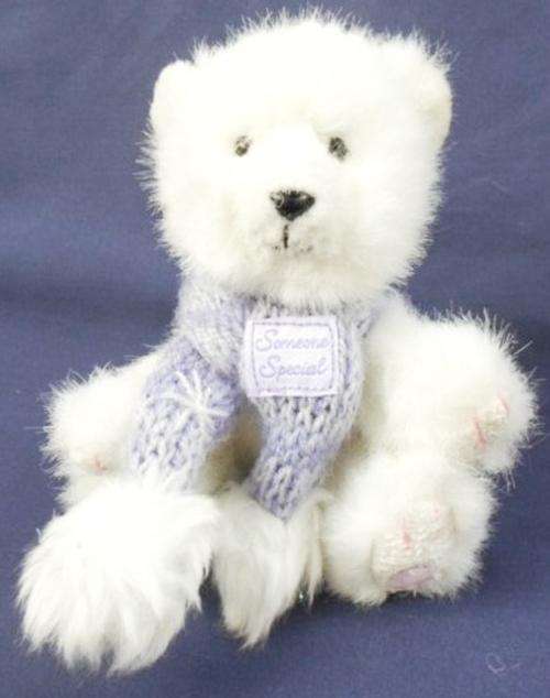 CUTE LITTLE RUSS BERRIE BEAR FROM THEIR 'DAISY CHAIN PRESS' RANGE!!
