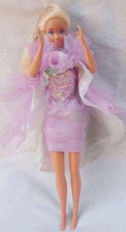 A STUNNING 1970's/80's SUPER STAR BARBIE STILL WITH RING AND EARRINGS!!