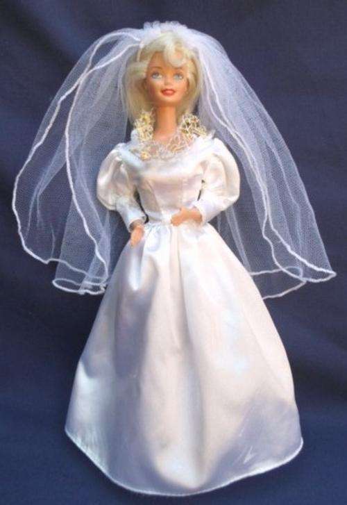 WOW!! A VINTAGE 1976 MATTEL BARBIE BRIDE!!