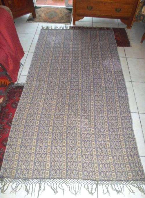 STUNNING VERY LARGE (218CM X 114CM) EASTERN THROW!!
