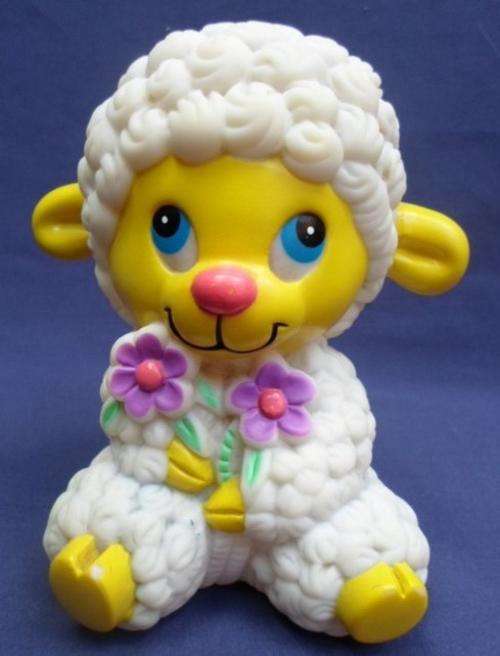 A VINTAGE 1985 'SHELCORE' RUBBER SQUEAKY TOY LAMB WITH WORKING SQUEAKER!!