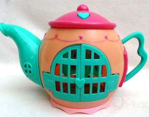 THE CUTEST MUSICAL,WHISTLING, SINGING TEAPOT HOUSE FOR LITTLE FAIRIES,DOLLIES OR FOREST FAMILIES!!