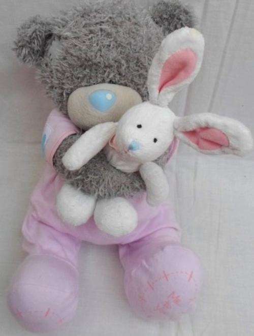 A STUNNING LARGE 42CM TATTY TEDDY (ME TO YOU) HUGGING HIS BUNNY RABBIT!!