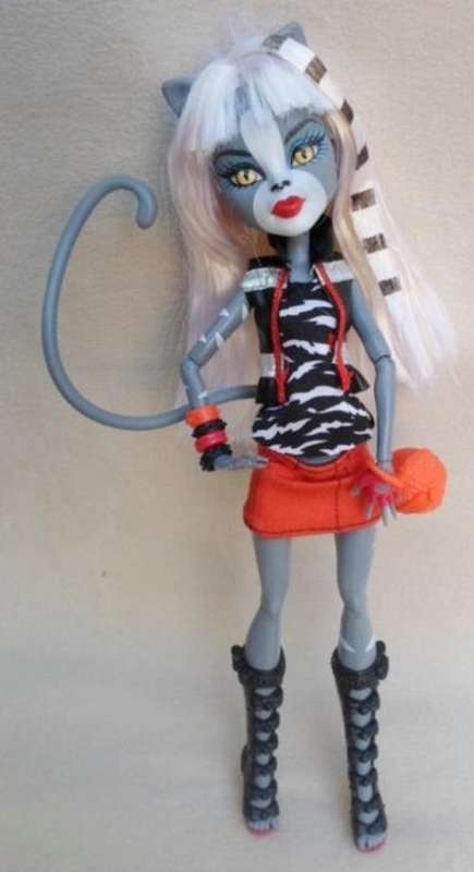 HERE IS MEOWLODY THE MATTEL MONSTER HIGH WERECAT SISTER IN ORIGINAL OUTFIT!!