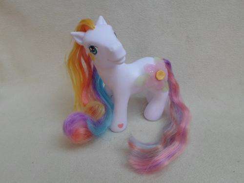 A VERY RARE HASBRO MY LITTLE PONY - 'DAFFIDAZEY'  WITH FLOWER EMBLEM MADE OUT OF MATERIAL
