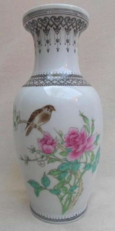 STUNNING NICE-SIZED CHINESE VASE - SIGNED ON BASE!!