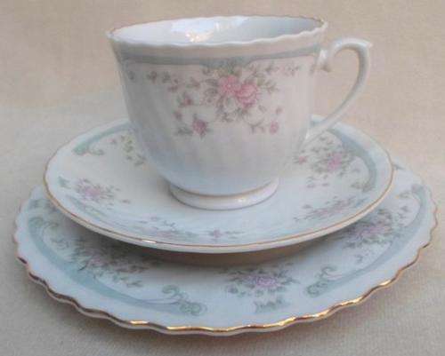 A PRETTY XING LONG FINE CHINA TRIO!!